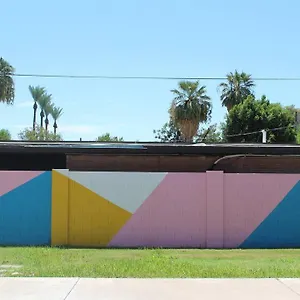 Newly Remodeled Midcentury Pink Flamingo Casa United States