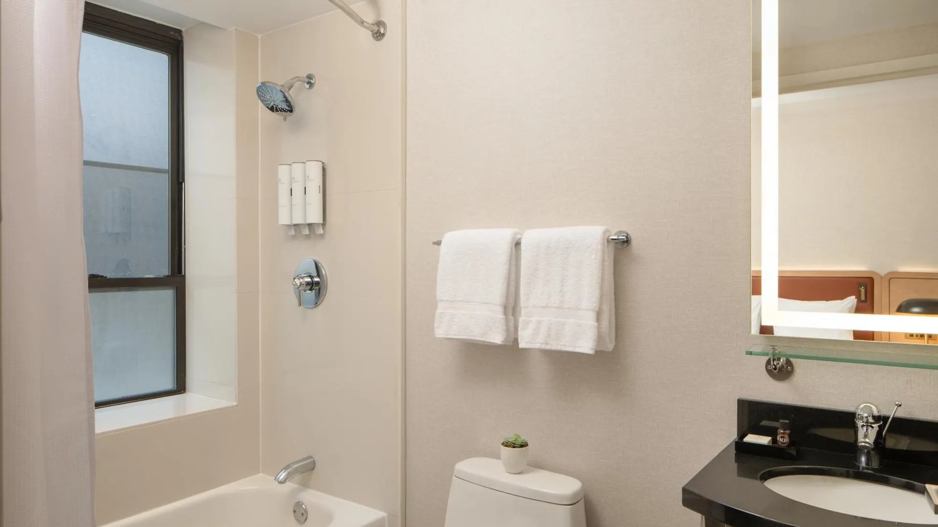 Aura Hotel Times Square Newly Renovated New York